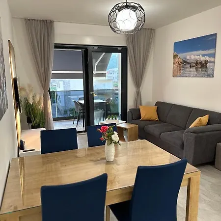 Ivan & Marko アパート *